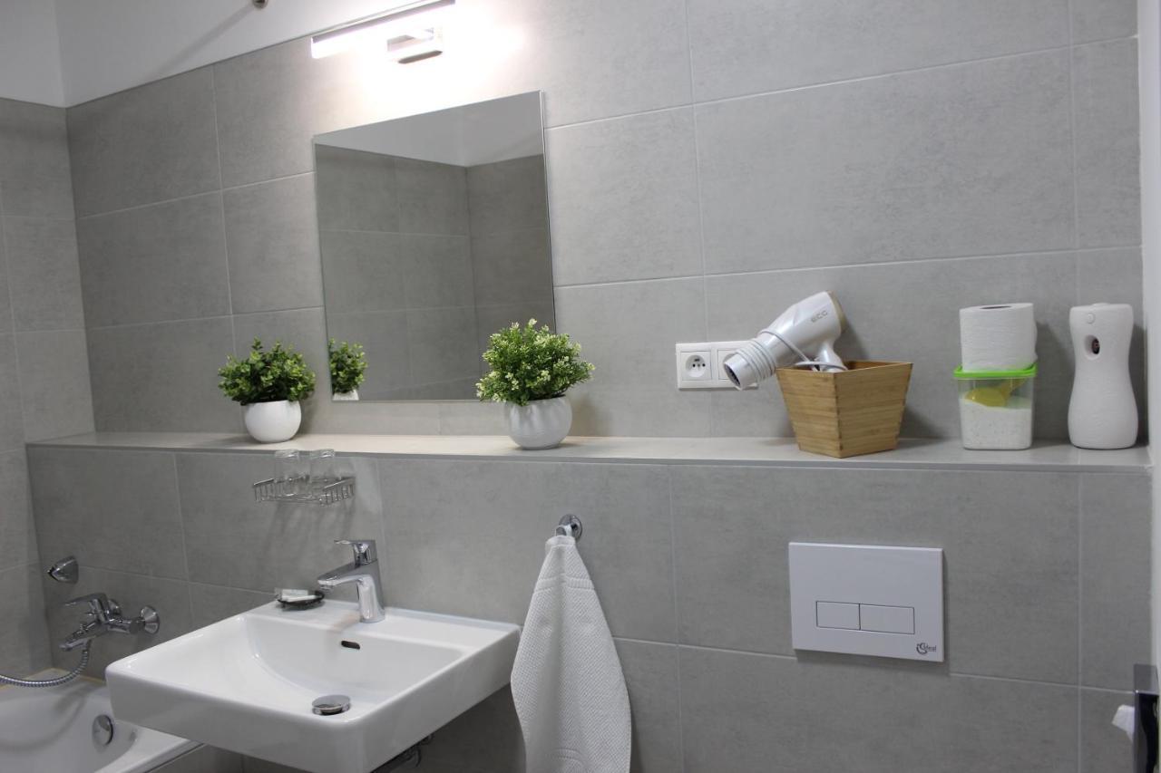 Leo Apartment Free Parking - Augusta Bratislava Ngoại thất bức ảnh