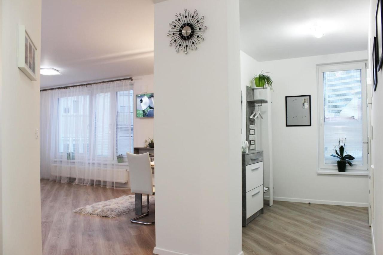 Leo Apartment Free Parking - Augusta Bratislava Ngoại thất bức ảnh