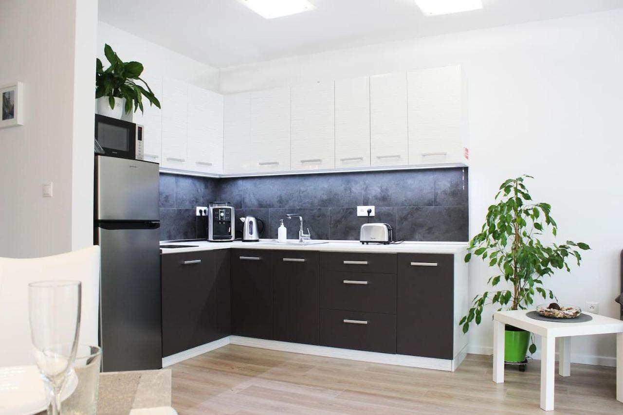 Leo Apartment Free Parking - Augusta Bratislava Ngoại thất bức ảnh
